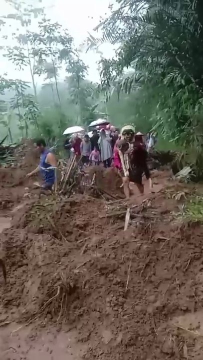 Viral gendong pengantin perempuan udah ga sabar