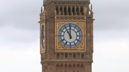 Big Ben chimes as UK falls silent to mark Armistice Day