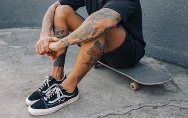 Idratare la pelle: un'ottima idea sempre, che valorizza anche i tatuaggi