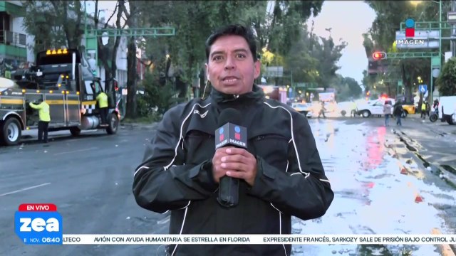 Camión que transportaba pollos se impacta contra tráiler en Eje Central Lázaro Cárdenas