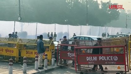 India, esplosione di un'auto a Nuova Delhi: i rilievi della polizia vicino allo storico Forte Rosso
