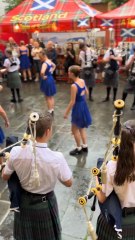 Scotish 🏴 Girls Dancing under the rain ☔ with bagpipers in Barga (Lucca,Toscana, Italia 🇮🇹
