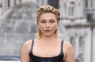 Florence Pugh admet avoir été blessée par les commentaires sur sa relation avec Zach Braff