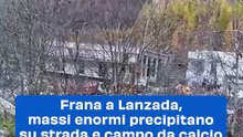 Frana a Lanzada, massi enormi precipitano su strada e campo da calcio