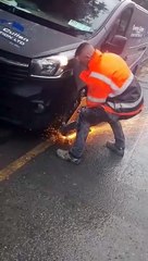 La fourrière met un sabot à la camionnette d'ouvriers... inutile
