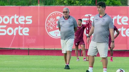 Hélio dos Anjos Renova Contrato e Mantém Alta Expectativa para Náutico na Série B: Futuro Dependente da Eleição Presidencial do Clube