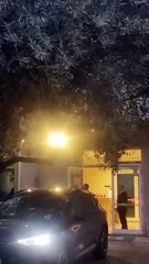 Mazón surt per la porta del darrere de les Corts