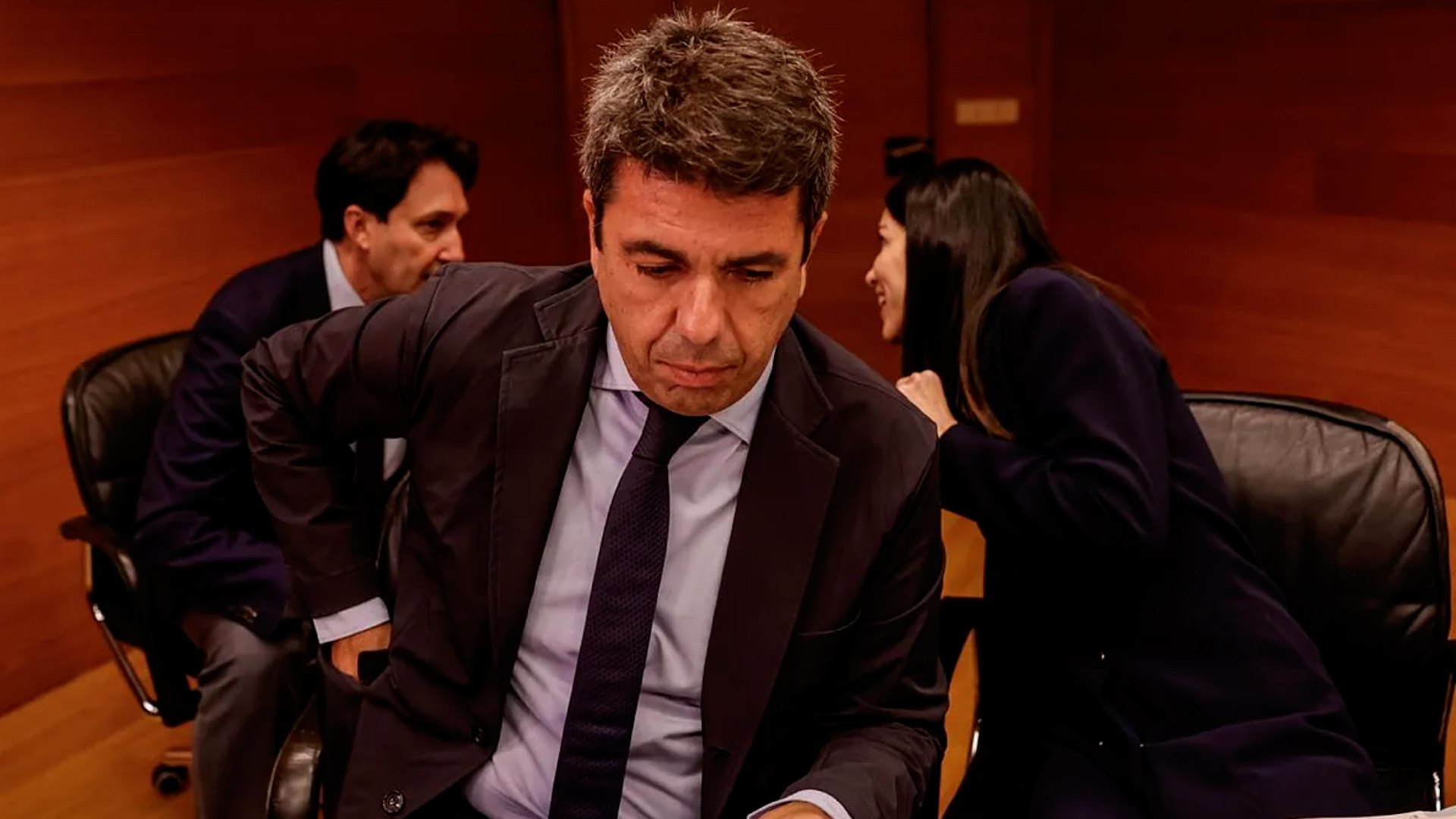 Mazón se defiende en las Cortes: "Las responsabilidades políticas ya han sido asumidas"