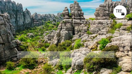 Esta ruta entre torres de roca jurásicas está en España, pero los expertos viajeros la comparan con Zhangjiajie en China
