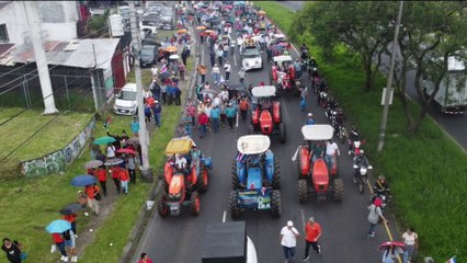 tn7-agricultores-docentes-y-universitarios-toman-las-calles-rumbo-a-casa-presidencial-111125