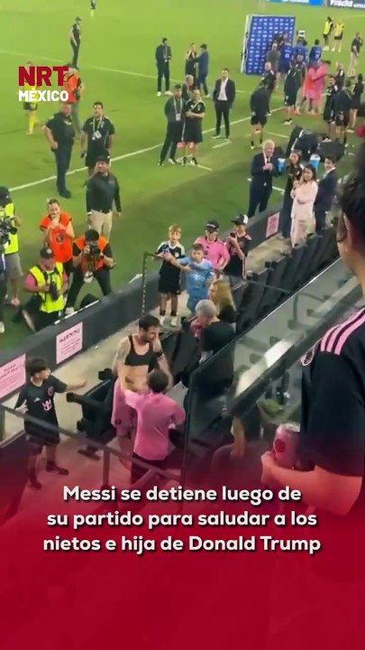 😮📷 Al finalizar el encuentro, #Messi se acercó a las gradas para convivir y tomarse fotos con la familia del presidente estadounidense, generando revuelo en redes.