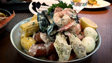 Detroit’s Finest Seafood Boil at Prism Steakhouse | At The Table with Tune-Up