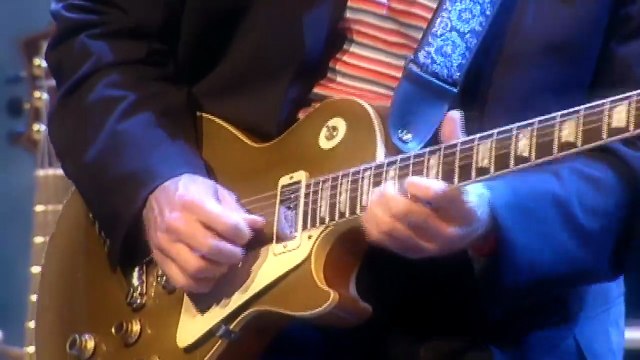 DIANA KRALL — Love Me Like a Man — DIANA KRALL: LIVE AT THE MONTRÉAL JAZZ FESTIVAL – (2004)