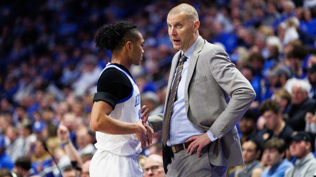 AP Top 25 College Basketball Rankings & Tuesday Best Bets