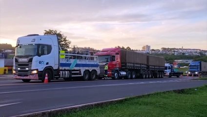 Fila quilométrica: Problema mecânico em caminhão interdita faixa da BR-277 em Cascavel