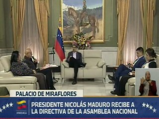 AN entrega la Ley del Comando para la Defensa Integral de la Nación al presidente Maduro