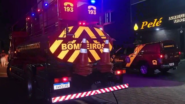 Incêndio em vegetação próximo ao viaduto da Avenida Piquiri mobiliza Bombeiros