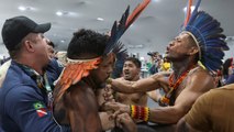 Se enfrentan indigenas en la COP30