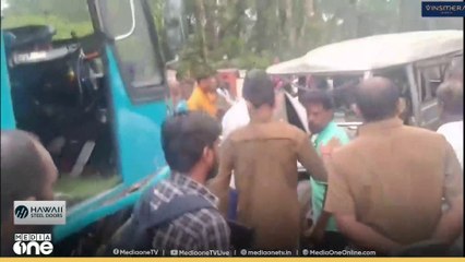 ഇടുക്കി കടശ്ശിക്കടവിൽ ബസും ജീപ്പും കൂട്ടിയിടിച്ചു; പത്ത് പേർക്ക് പരിക്ക്