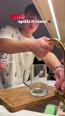 Who spills it loses 🤣 #flypシーly #friend #play #game  #fanny