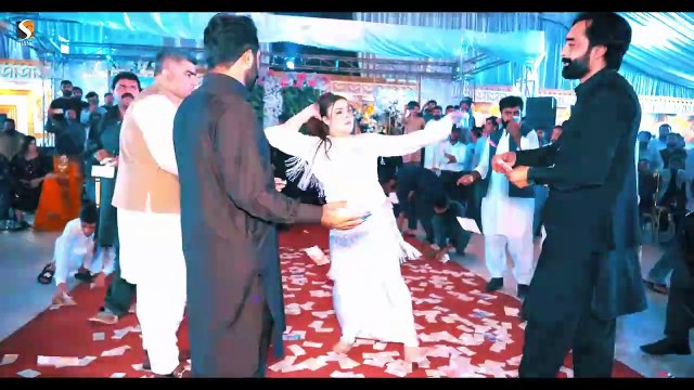 Meri Lagdi Kisay Na Vekhi | Chahat Baloch Mujra Dance Performance