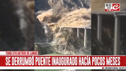 Impresionante derrumbe de un puente que se había inaugurado hace unos meses