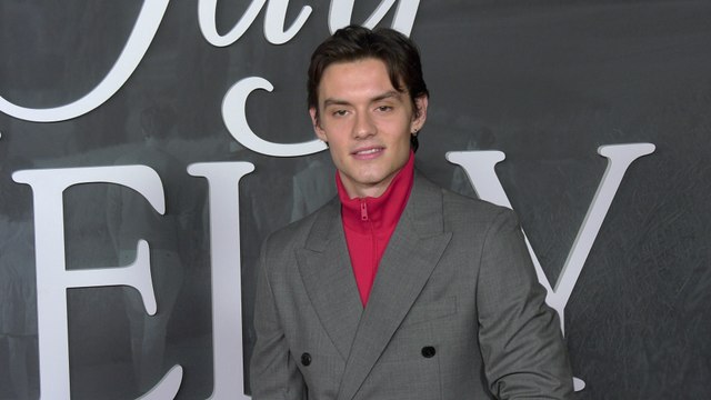 Louis Partridge attends the red carpet premiere of Netflix's Jay Kelly in Los Angeles