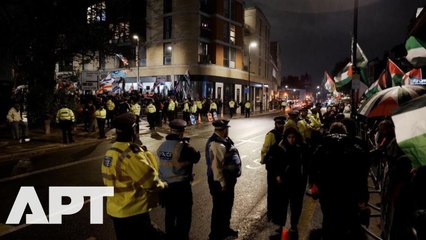 Pro-Israel, Palestine Protesters Face Off Outside Concert in London– Police Step In | APT