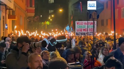 Ungheria, migliaia di persone hanno protestato a Budapest a sostegno di Gábor Iványi