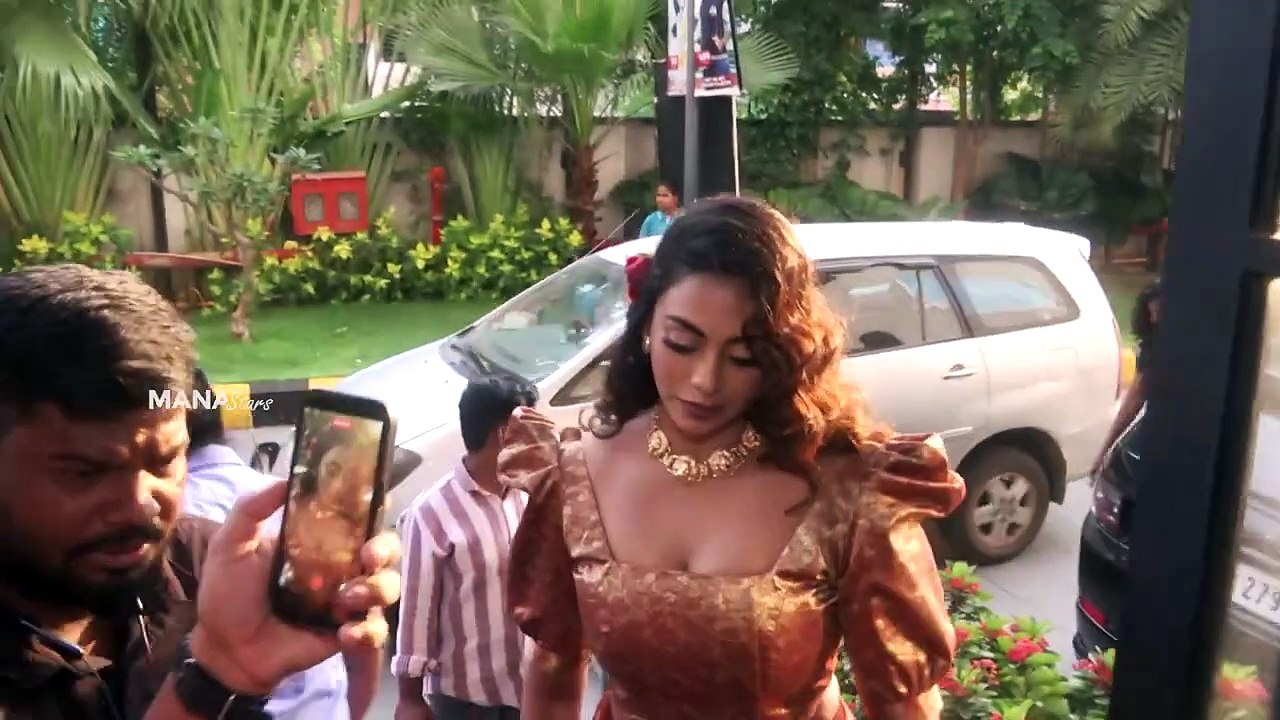 Allari Naresh & Kamakshi Bhaskarla Exclusive Visuals at 12a Railway Colony Movie Trailer launch