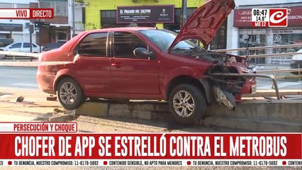 Tremendo: perdió el control del auto y se estrelló contra el Metrobus