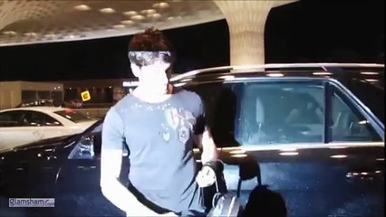 Airport vibes and brotherly banter! Sidharth and Aditya’s bromance moment is pure gold 😎  #glamsham #sidharthmalhotra #adityroykapur #bromance #airportlook #bollywood #friendshipgoals #trending  glamsham, sidharth malhotra, aditya roy kapur, bromance, ai