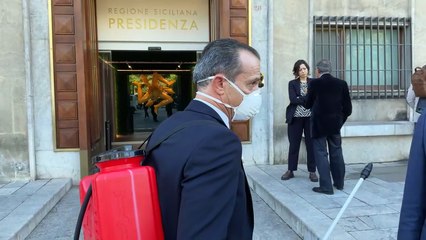 Cateno De Luca - Consegnamo al Presidente Schifani “a pompa” per liberare la Sicilia dal pizzo legalizzato (seconda parte) (12.11.25)