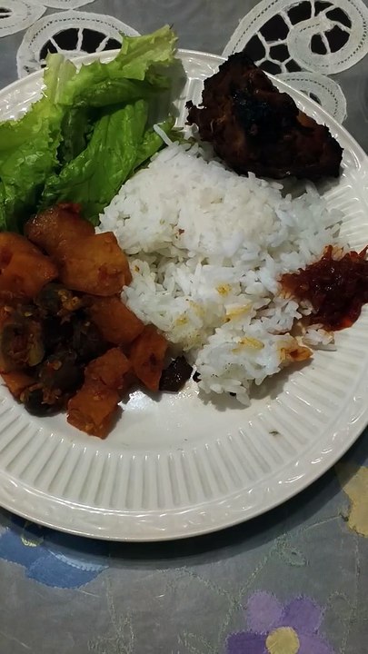 Menu hari Rabu "Sambal goreng kentang ati & aya...
