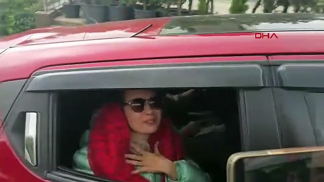 Özgü Namal trafik kazası geçirdi