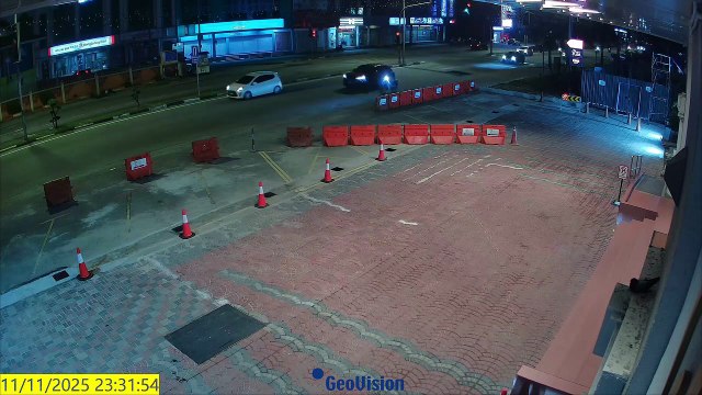 【ACCIDENT】Rider skids and hits lamppost at Wakaf Siku Flyover