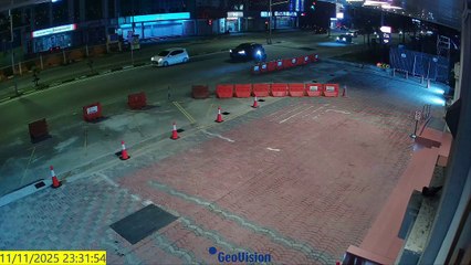 【ACCIDENT】Rider skids and hits lamppost at Wakaf Siku Flyover