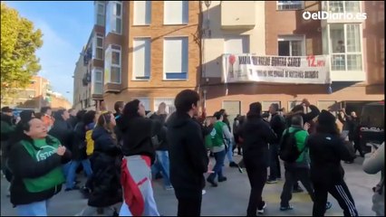Frenan el desahucio de seis familias en Madrid: "El bloque no se vende, el bloque se defiende"