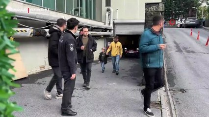 Beykoz'da trafik kazası geçiren Özgü Namal, hastaneden çıkarken görüntülendi