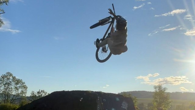 BMX fail: Cyclist tries a barspin but loses control and falls hard