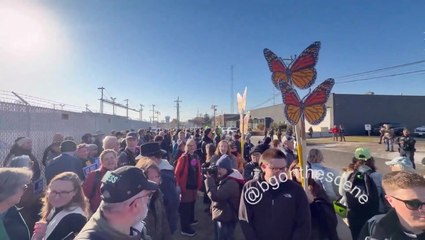 Anti-ICE protestors dragged away by police during tense clash outside Broadview facility