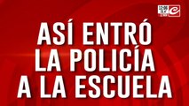 Así entró la policía a la escuela donde hubo dos presuntos abusos