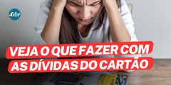 Dívidas no cartão de crédito: PAGAR só o mínimo ou PARCELAR a fatura?