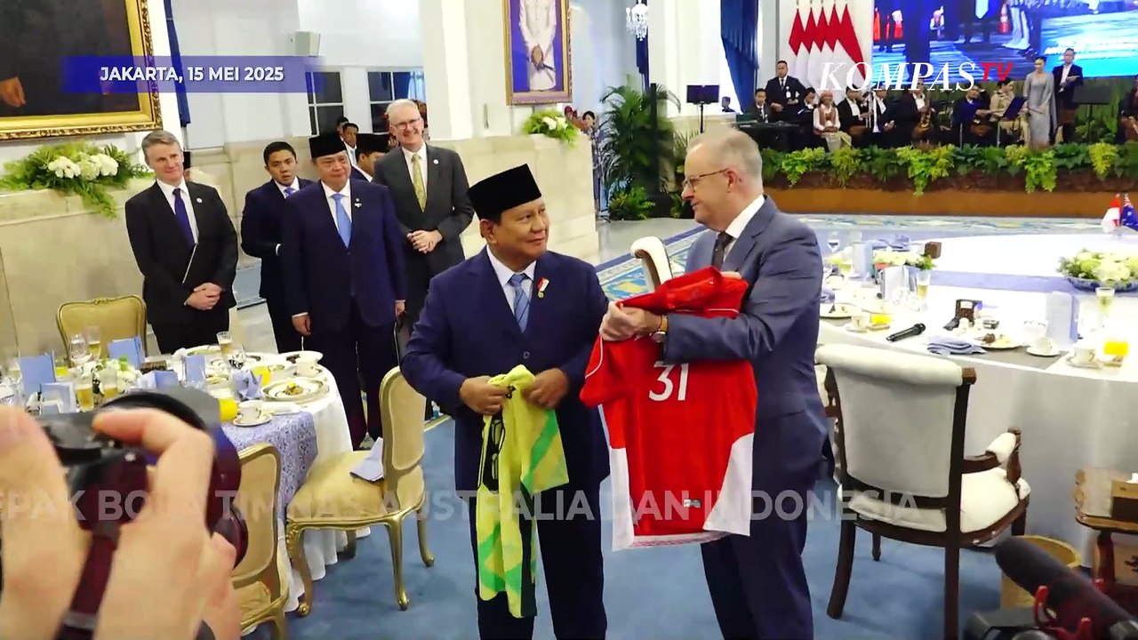 Momen PM Australia Bertemu Prabowo saat Kunjungi Indonesia, Bertukar Jersey Bola - ARSIP KOMPAS