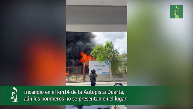 Incendio en el km14 de la Autopista Duarte, aún los bomberos no se presentan en el lugar