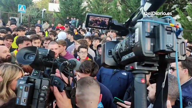 Cánticos y lemas fascistas durante la visita no autorizada de Vito Quiles a la Complutense