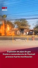🔥 Una pipa de gas expl0tó justo frente a la comandancia de la Policía Municipal de Mexicali, provocando alarma entre los elementos y vecinos de la zona. Autoridades ya investigan las causas.
