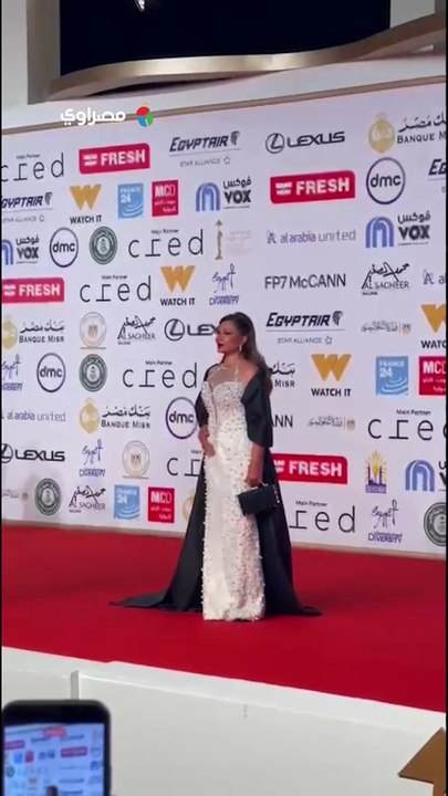 ليلى علوي ونور إيهاب وريهام حجاج في افتتاح مهرجان القاهرة السينمائي