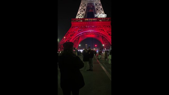 13 Novembre : la tour Eiffel en bleu, blanc, rouge