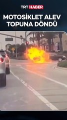 ABDde krmz skta gecen motosiklet surucusu otomobilin